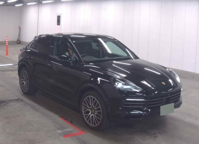 2022 Porsche Cayenne Coupe Platinum Edition (4677)
